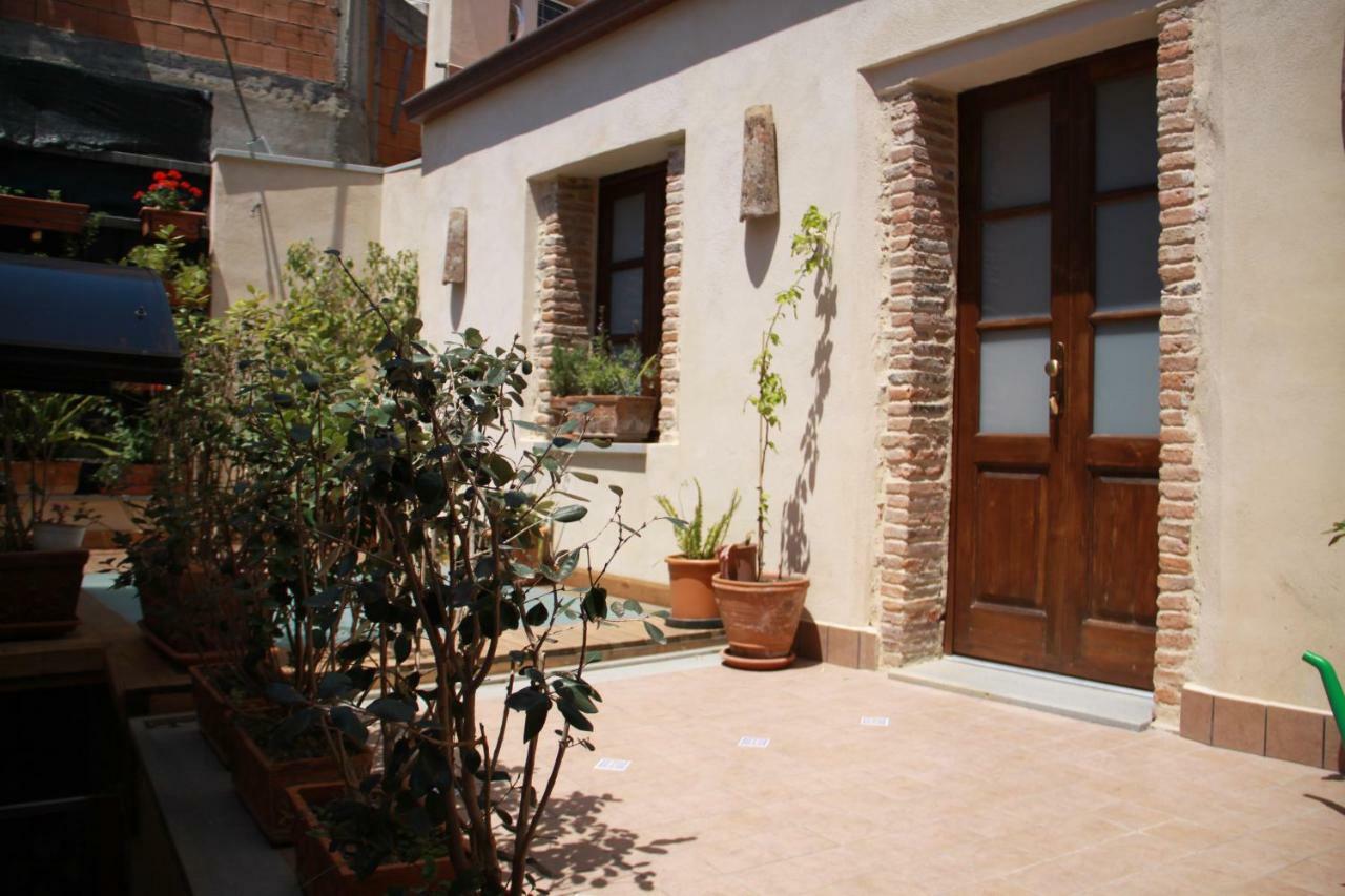 Due Sicilie Maison De Charme Casalvecchio Siculo Екстериор снимка